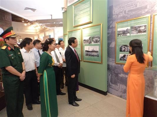 Ausstellung über Präsident Ho Chi Minh und Freundschaft zwischen Frankreich und Vietnam - ảnh 1